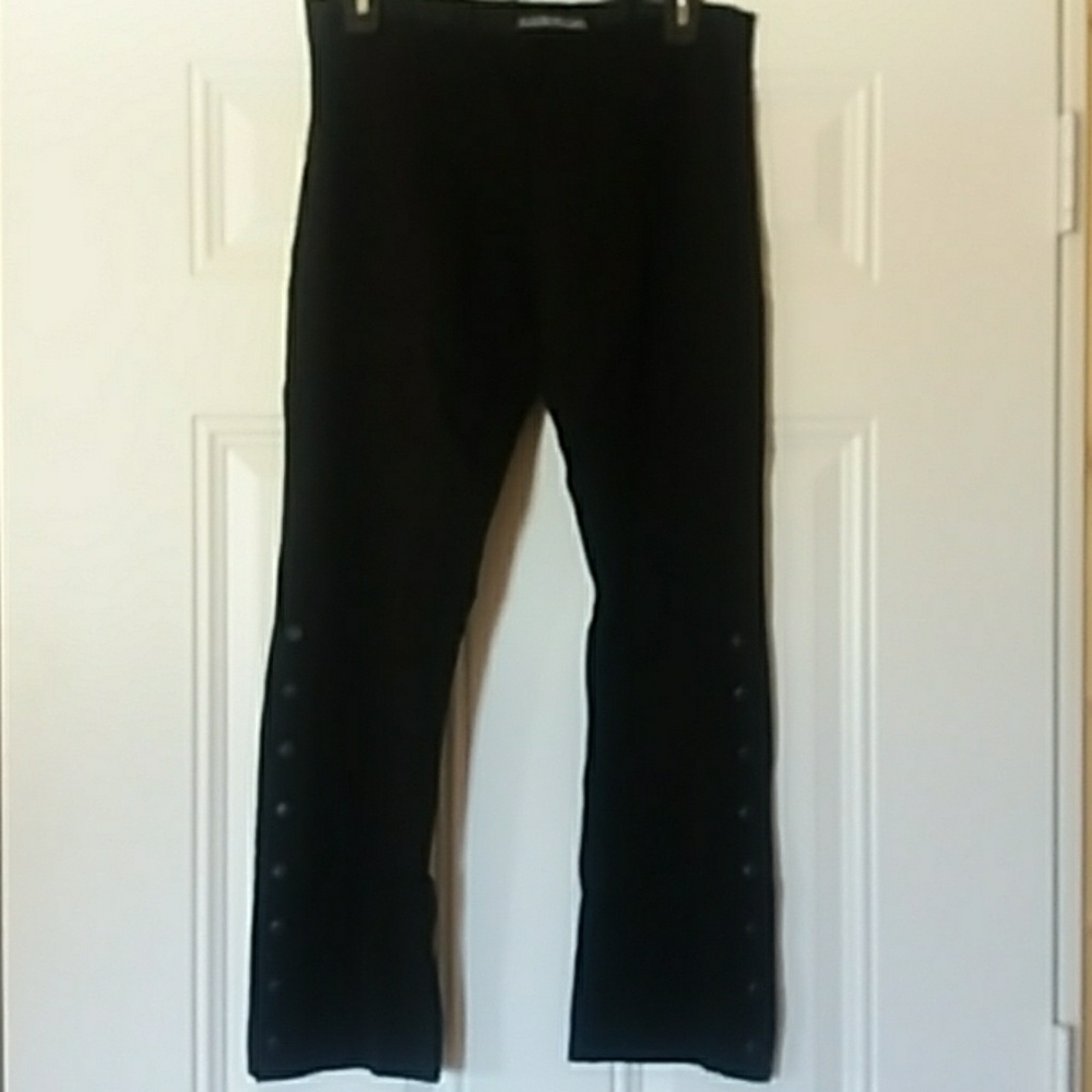 Esquestrian. Black crop pant, buttons down legs